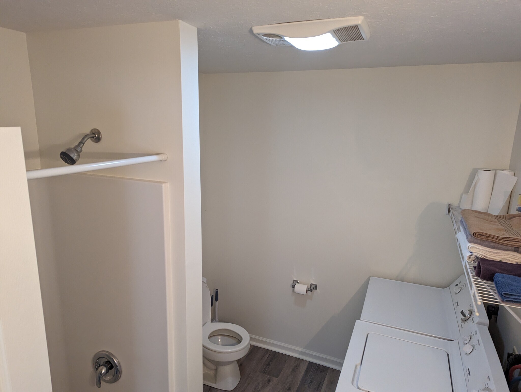 Building Photo - 652 Hillwood Dr