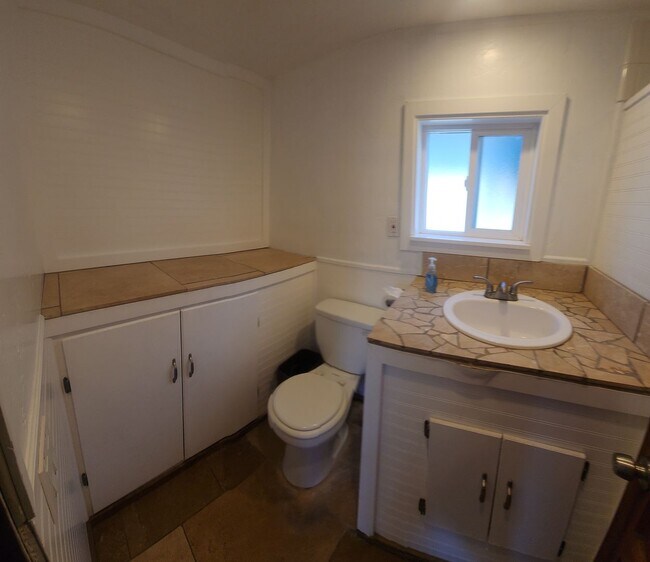 Building Photo - 1941 Abbott St