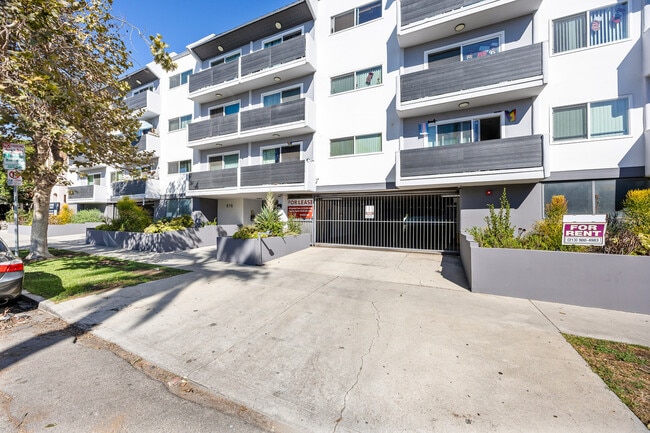 Building Photo - 616 N Sweetzer Ave