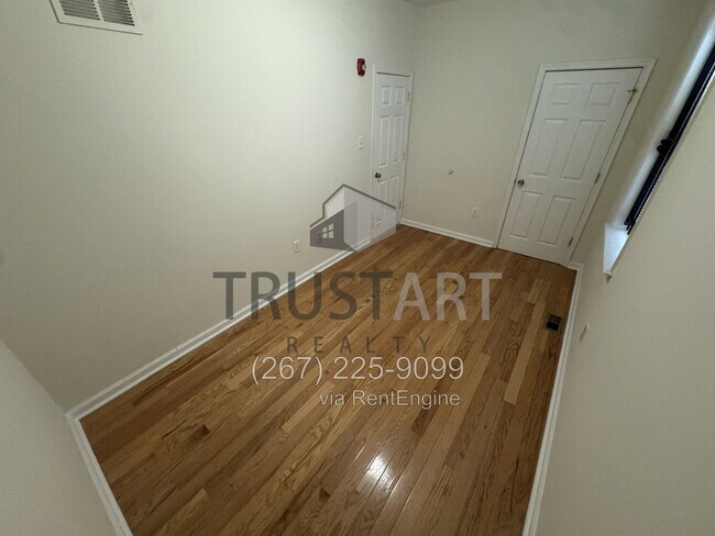 Building Photo - 1609 W Diamond St