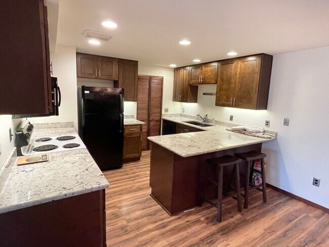 Building Photo - 2 Bed, 2 Bath Garden Condo in Kirkland!