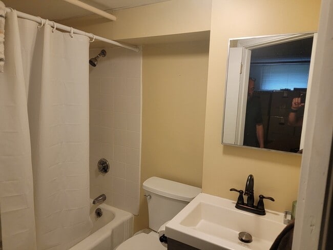 Building Photo - 54 Greaton Rd