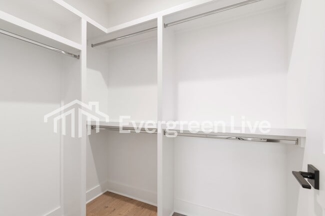 Building Photo - 129 Leggo Ave