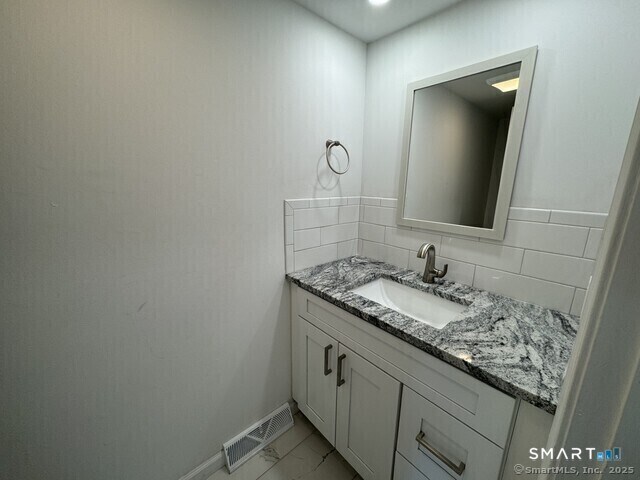 Building Photo - 18 Rivermead