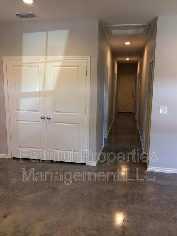 Building Photo - 14203 County Rd 452