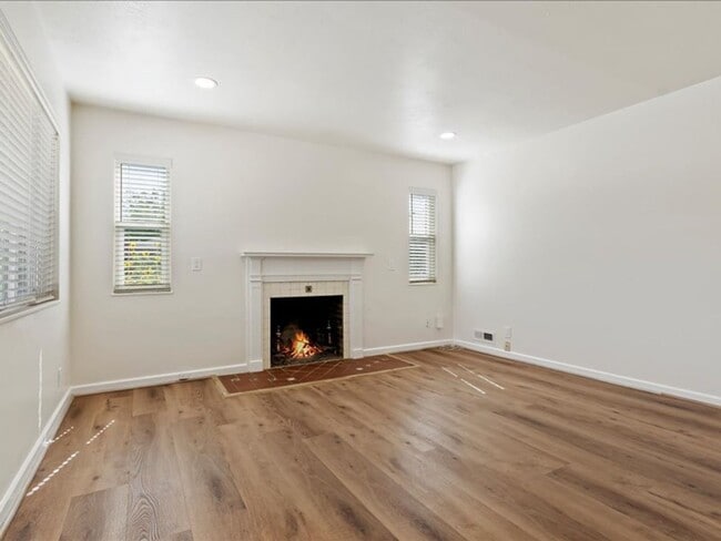 Building Photo - 1220 E Hudson Ave