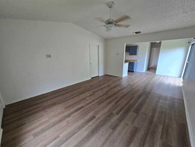 Building Photo - 7906 Falcon Ridge Dr