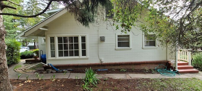 Building Photo - 7611 Bodega Ave