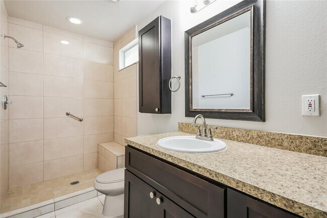 Building Photo - 2321 Paulette Dr