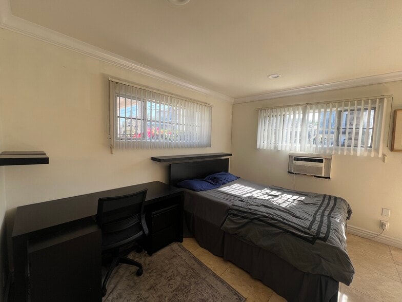 Building Photo - 5255 1/2 Denny Ave