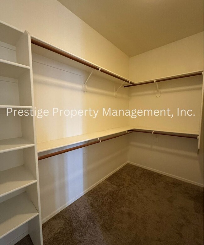 Building Photo - Beautiful Must see Spacious 4/2 Home on the SouthWest Side!!