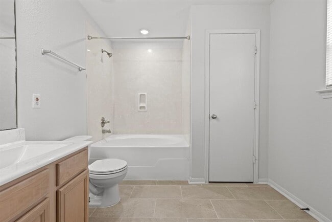 Building Photo - 3031 Lexington Lake Dr