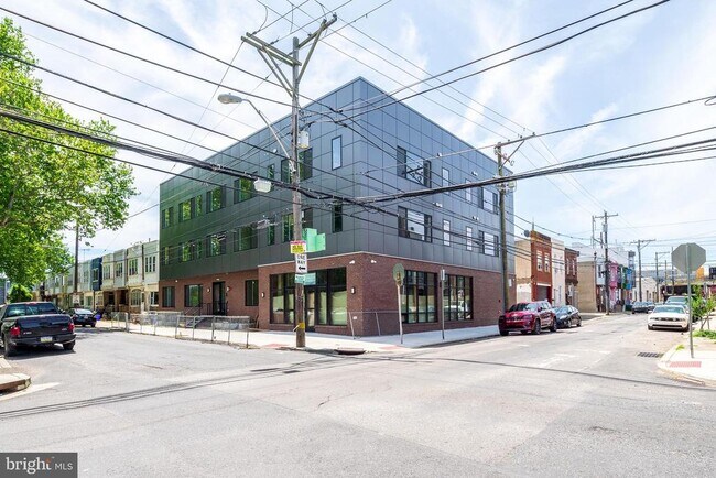 Building Photo - 1300 S 24th St