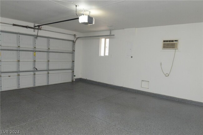 Building Photo - 6527 Tulip Garden Dr
