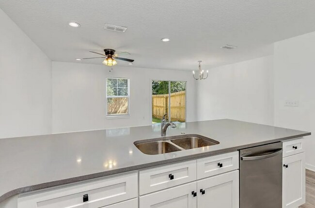 Building Photo - 3585 Drexel St