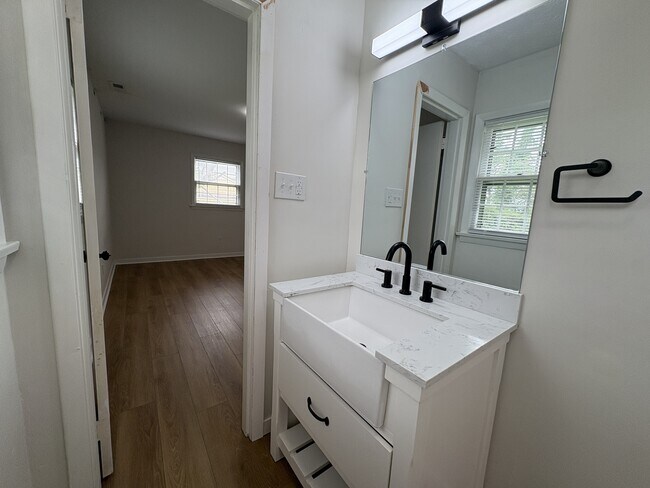 Building Photo - 499 Greenwell Ct