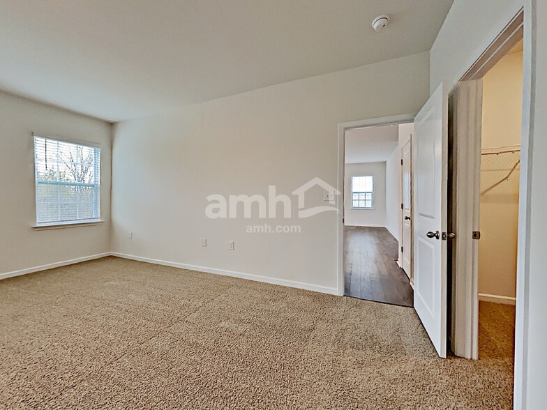 Building Photo - 1299 Kent Downs Ave SW