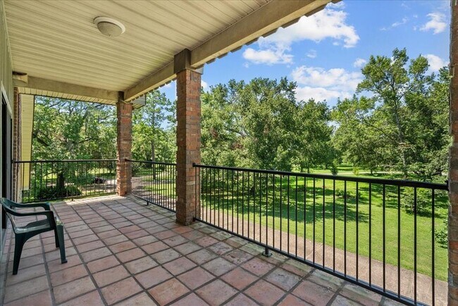 Building Photo - 3415 Bayou Dr E