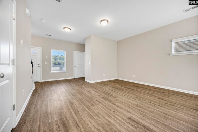 Building Photo - 135 Hunters Grove Dr