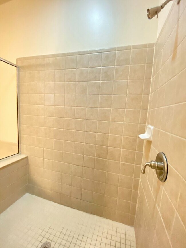 Building Photo - Spacious 3/3.5 Condo with Garage in Fleming Island