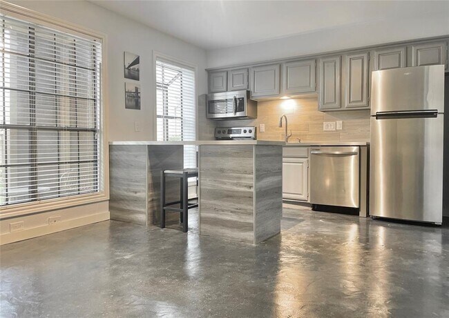 Primary Photo - 1311 Antoine Dr