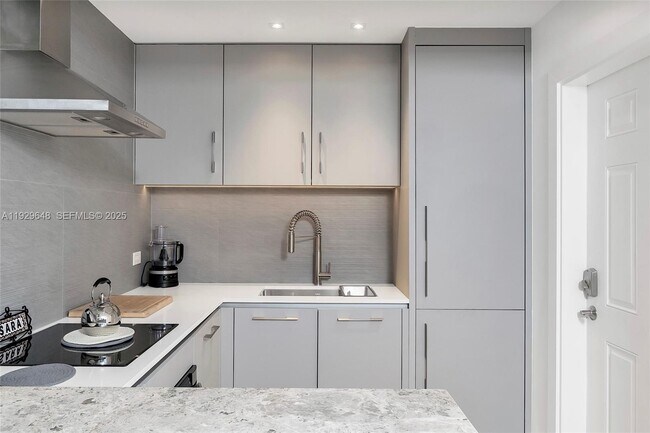 Building Photo - 325 Ocean Dr