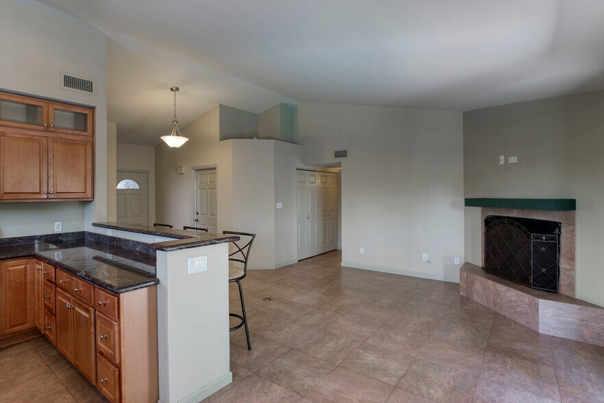 Building Photo - 14481 N Kings Way