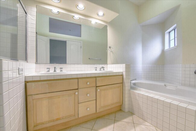 Building Photo - 990 Alpine Terrace