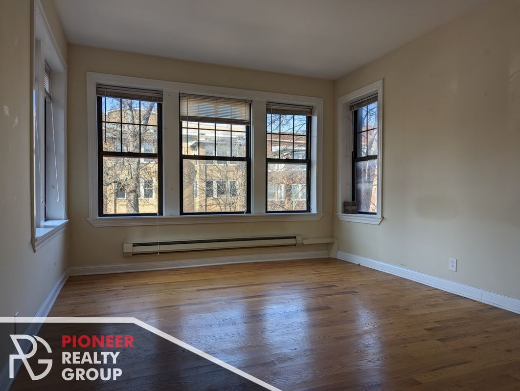 Building Photo - 4407 N Wolcott Ave