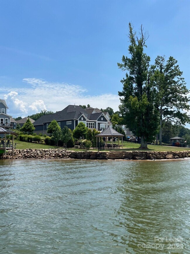 Building Photo - 118 Tomahawk Drive
