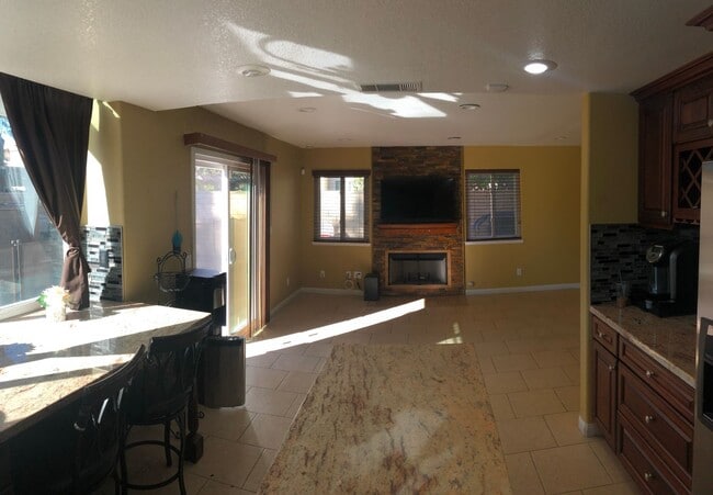 Building Photo - Beautiful 4 bedroom / 3 bathroom Heritage Home with Pool, Spa and Solar!