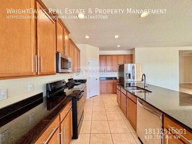 Building Photo - 610 15th Ave NW