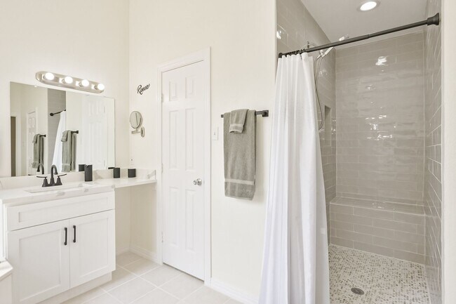 Building Photo - FULLY FURNISHED Grand Prairie 4 Bedroom Home