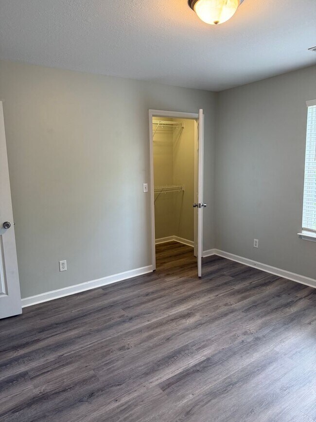 Building Photo - Red Bank Townhome