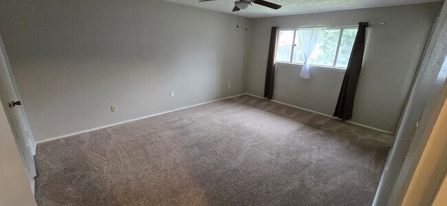 Building Photo - 1419 Twining Oaks Ln