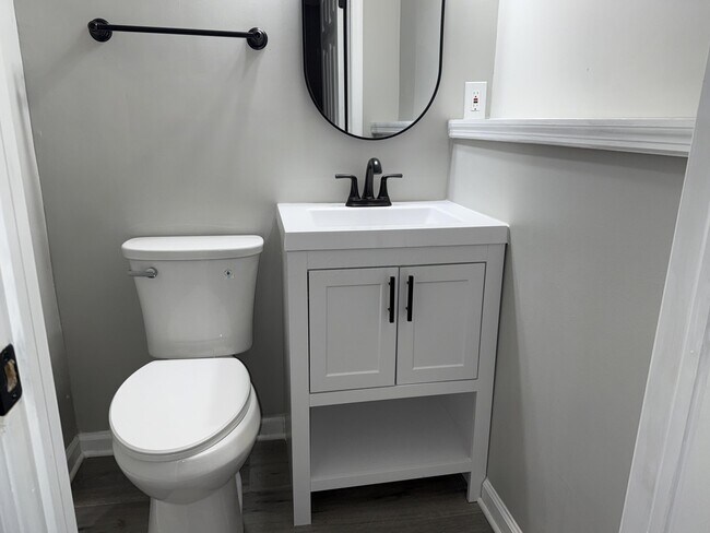 Building Photo - 1177 Hilton Dr