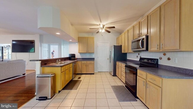 Building Photo - 9811 Fendale Ln