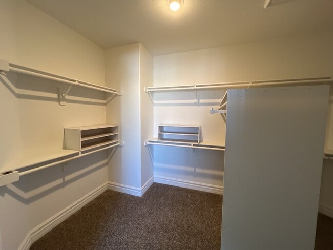 Building Photo - Stunning 2 story, 5-bedroom home in Rhodes Ranch