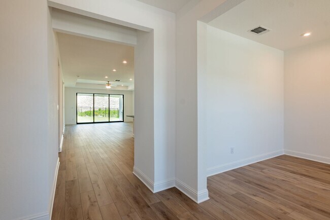Building Photo - 1040 Villa Rialto View