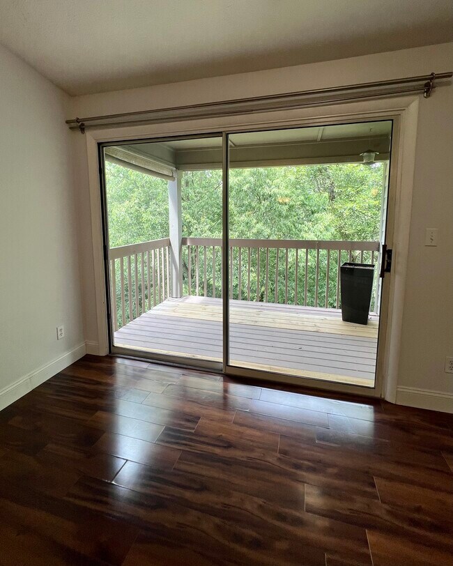 Building Photo - 8859 Eagleview Dr