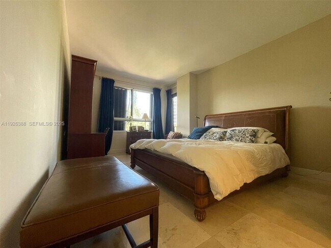 Building Photo - 251 Crandon Blvd