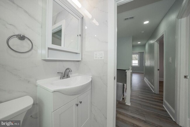 Building Photo - 145 Summit Terrace