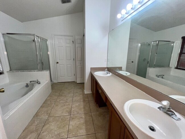 Building Photo - 4119 Coralbrooke Grove