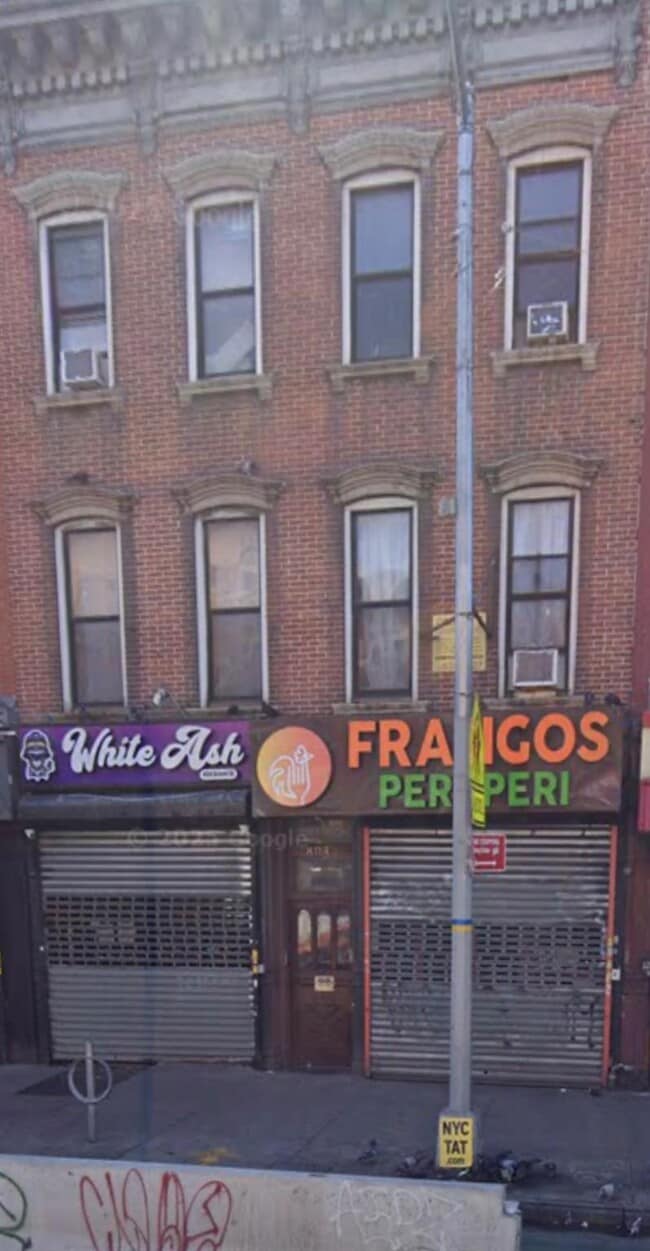 Building Photo - 804 Grand St