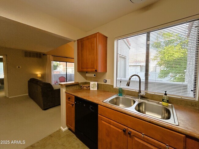 Building Photo - 10055 E Mountainview Lake Dr
