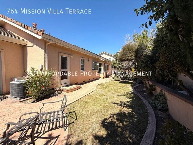 Building Photo - 764 Mission Villa Terrace