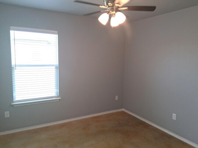 Building Photo - 3010 Privet Dr