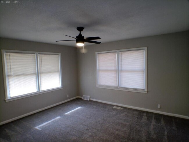 Building Photo - 2815 S Hawthorne Ave