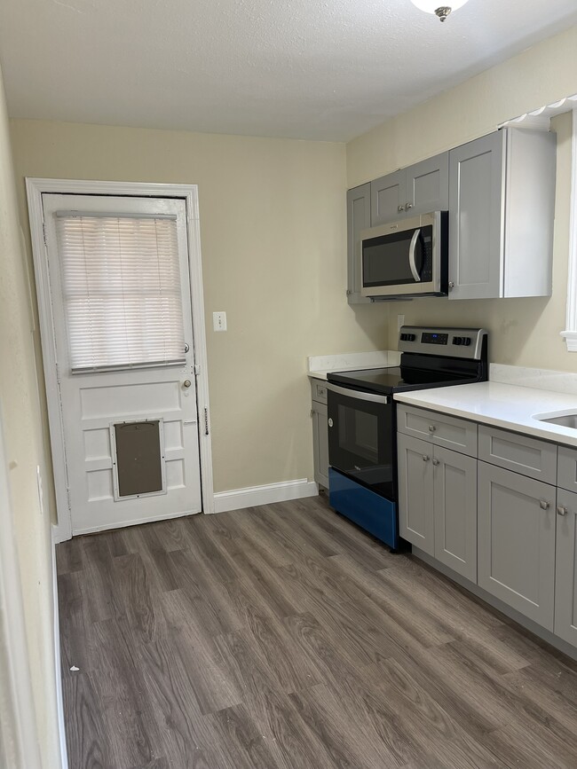 Building Photo - 8209 Comet Dr