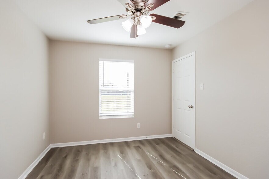 Building Photo - 9958 Chimney Swift Ln